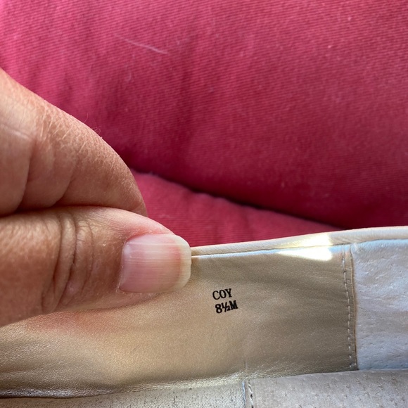 Tahari shoe in Tan & Black patten. - Picture 3 of 4